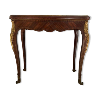 Console transforming into a 19th century Louis XV style gaming table