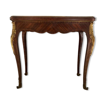 Console transforming into a 19th century Louis XV style gaming table