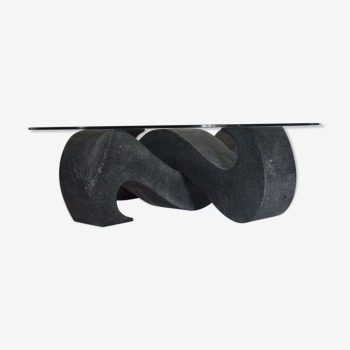 Madagascar's black granite "interlacing" coffee table