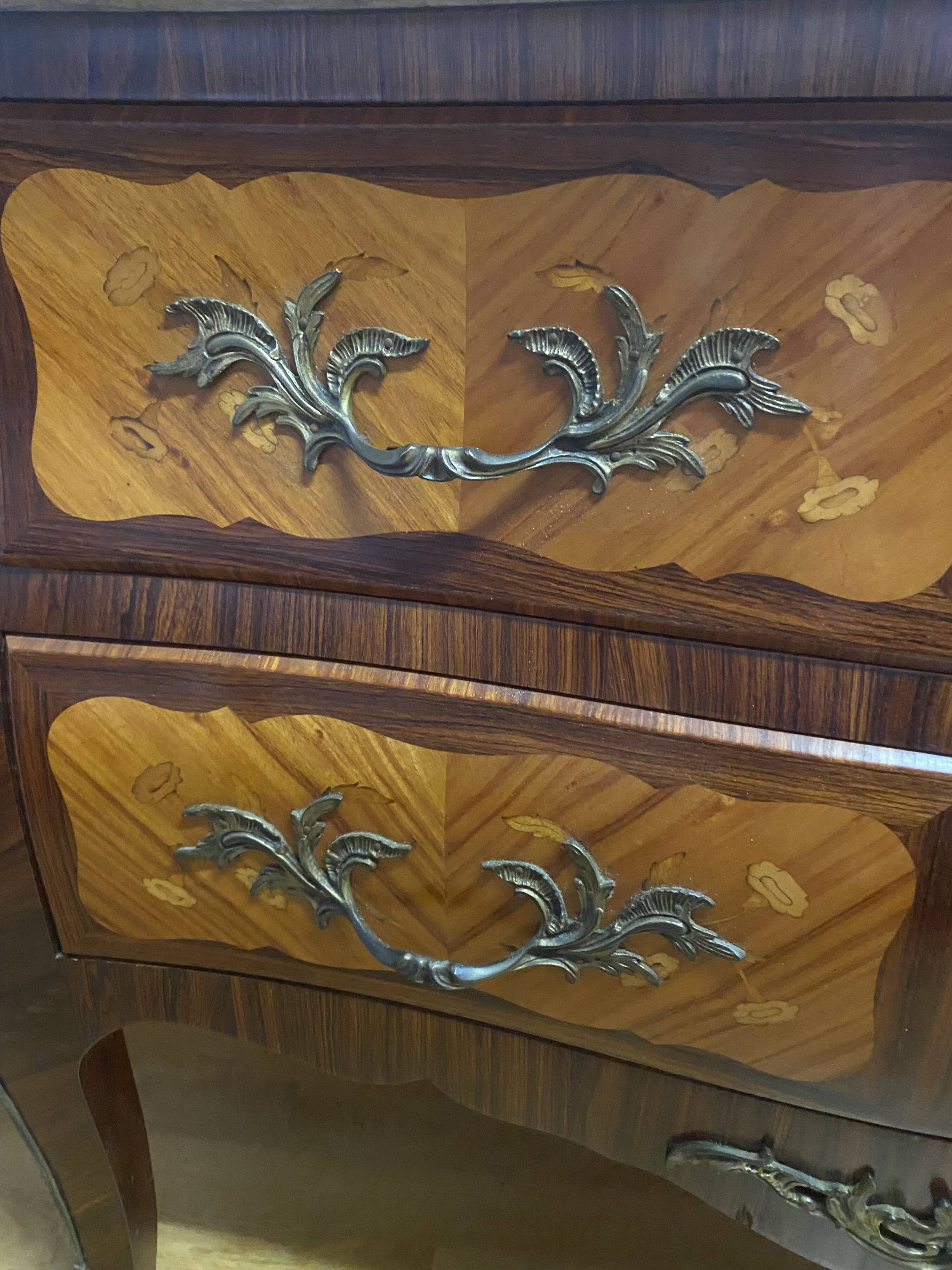 Louis XV style commode, in rosewood marquetry.