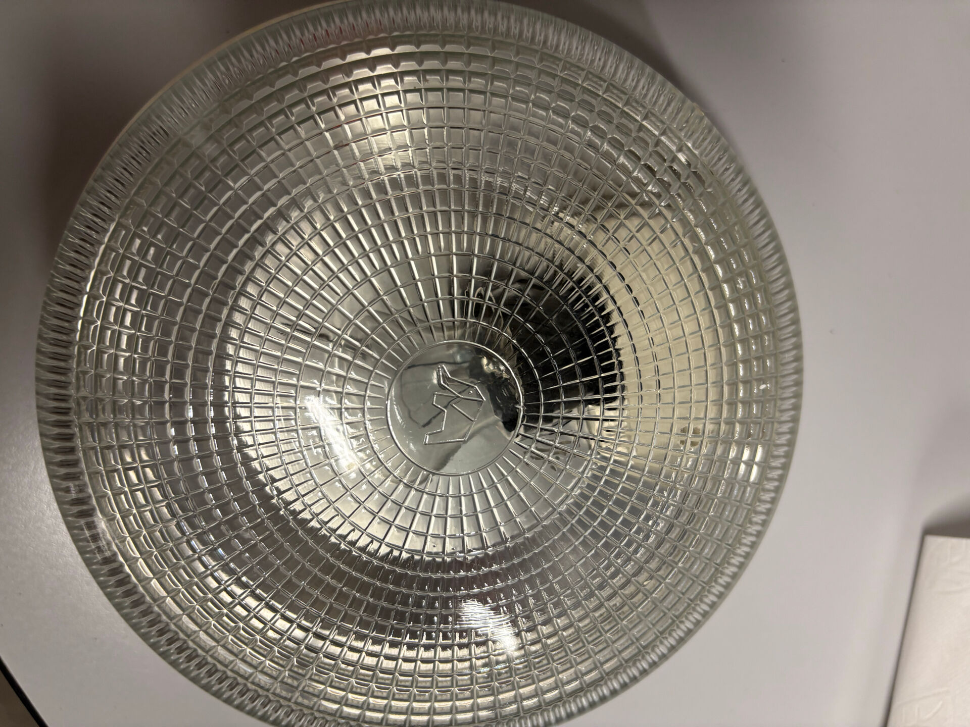Suspension / Vintage ceiling light in prismatic glass and white base –