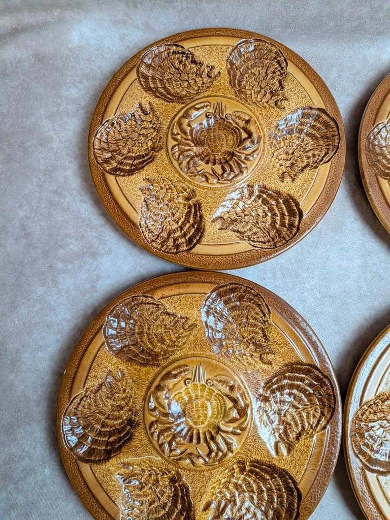 Set of 8 vintage oyster plates in majolica – Ateliers du Revernay