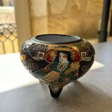 Empty pocket, burns Japanese incense Satsuma