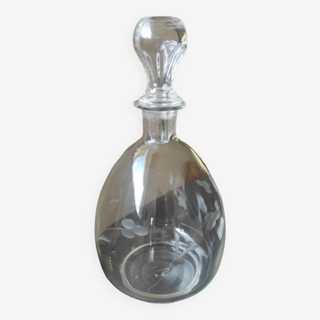 Carafe en verre ciselé