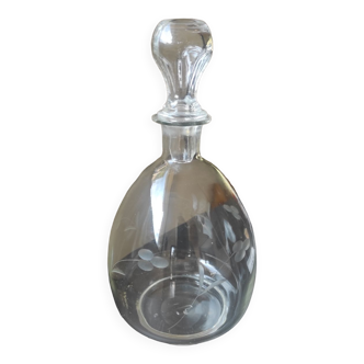 Carafe en verre ciselé