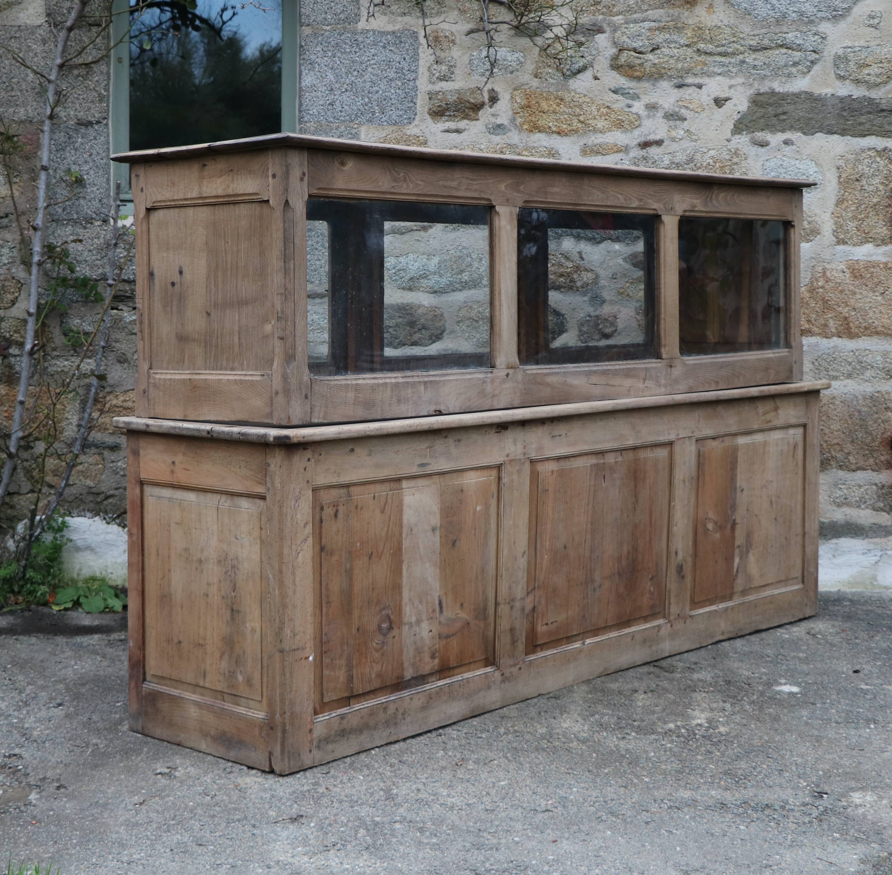 Comptoir vitrine chapellerie 1930