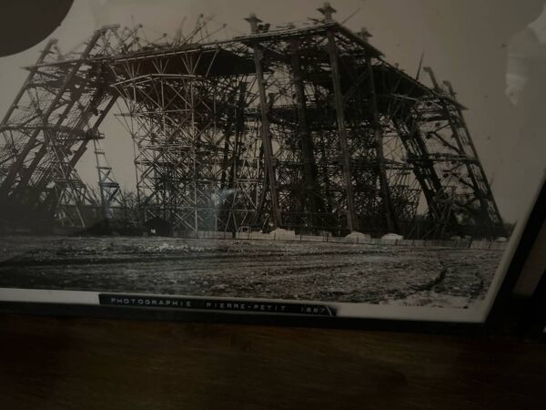 Deux photos de la Tour Eiffel en construction