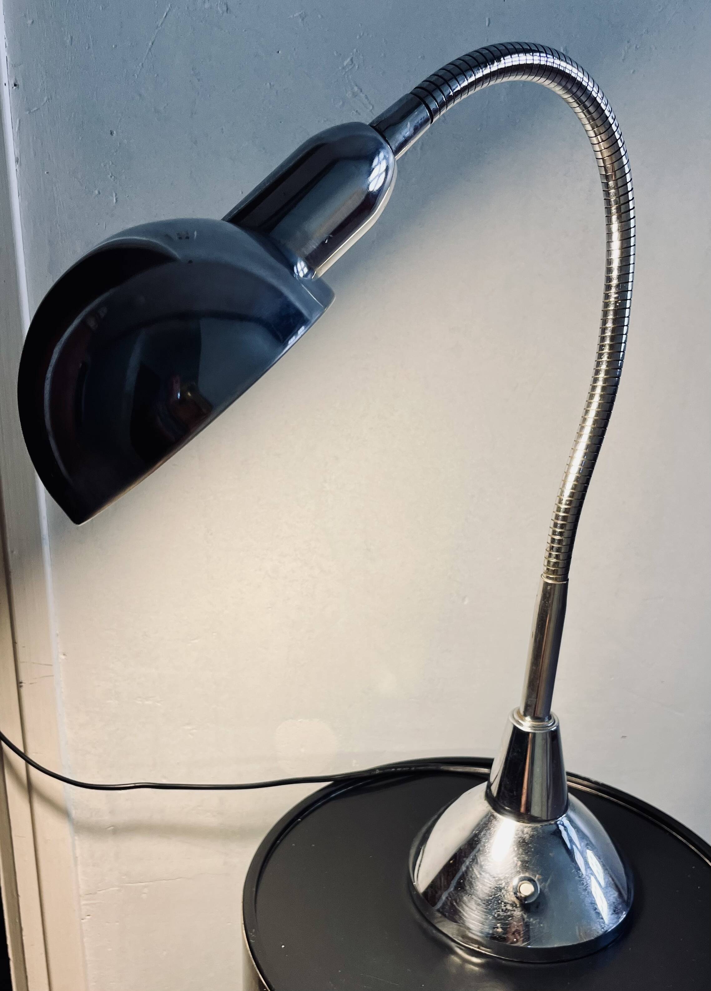 Lampe de bureau en acier chromé