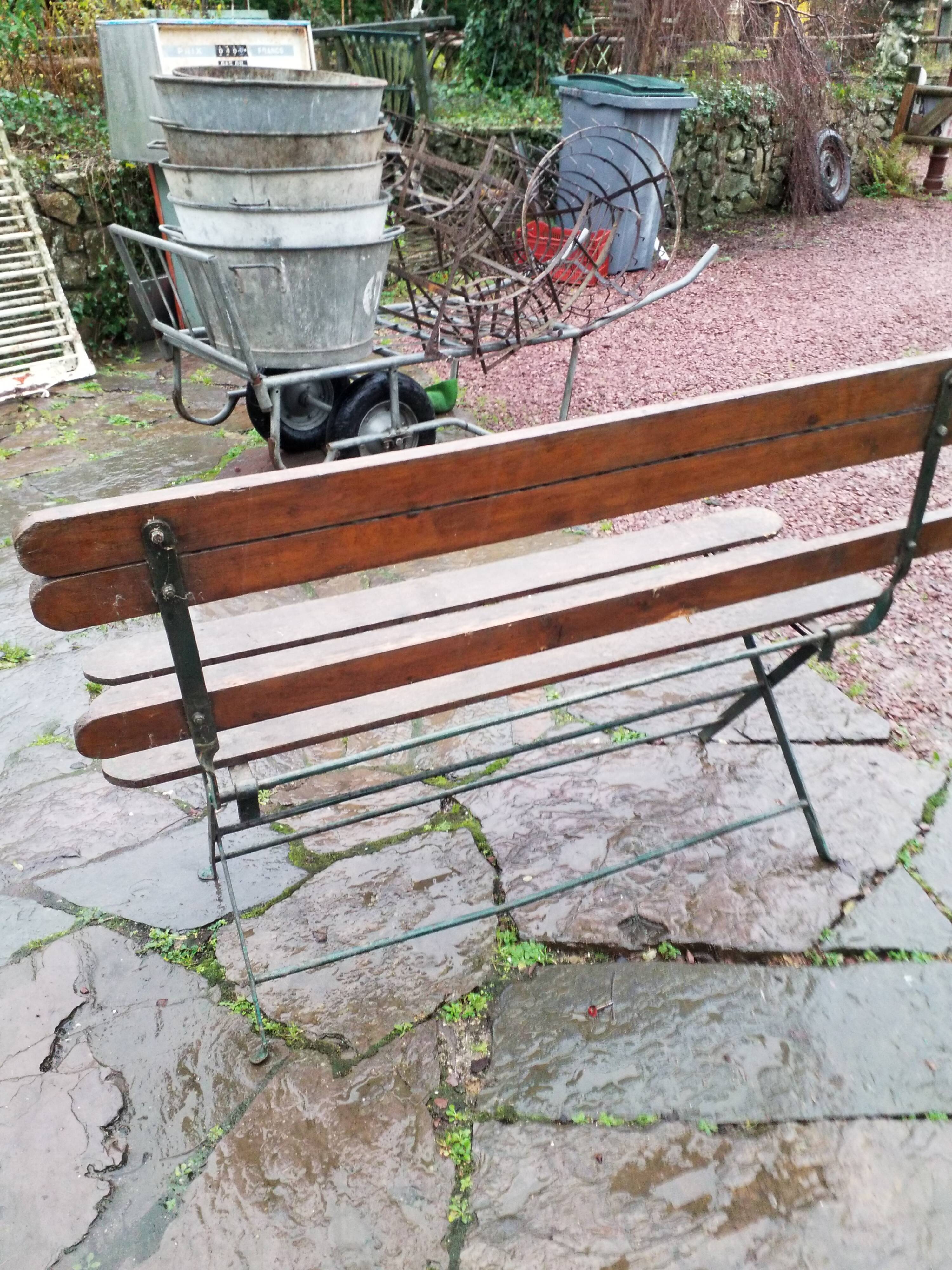 Foldable garden bench