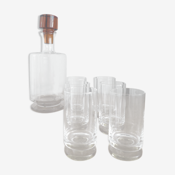 Service à liqueur en verre blanc et teinté, une carafe et son bouchon et six verres