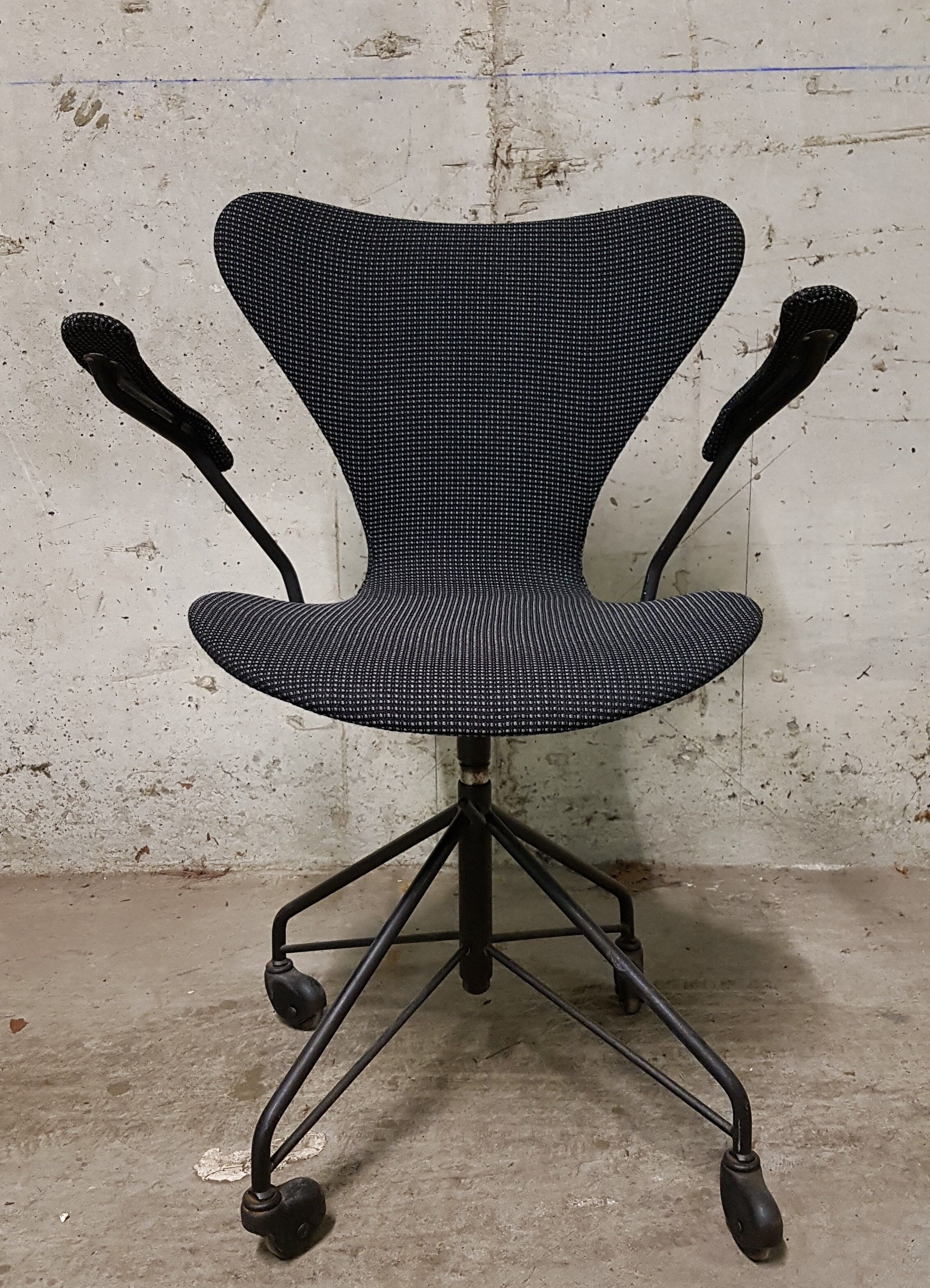 Office Chair "series 7" to arms, Arne JACOBSEN - 1963