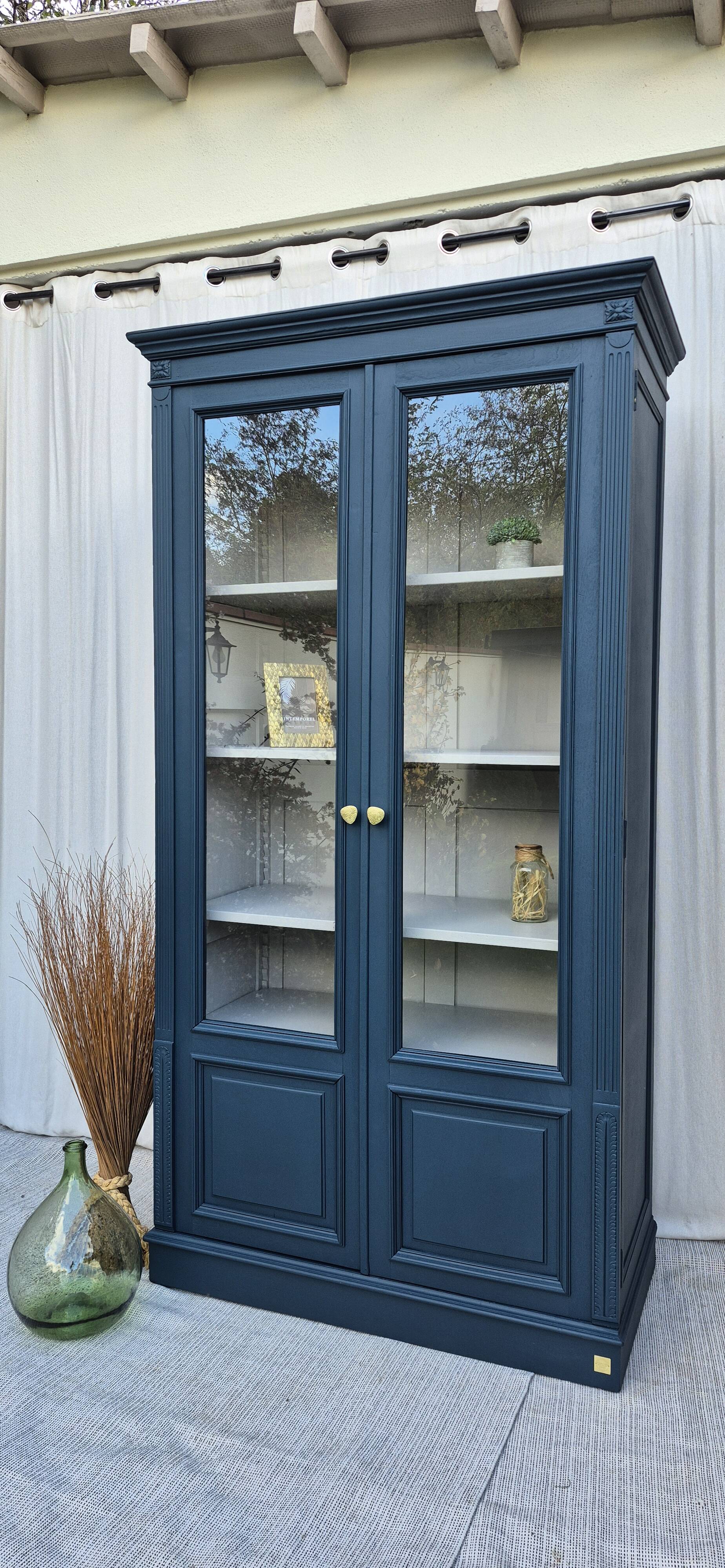 Glass-fronted dresser