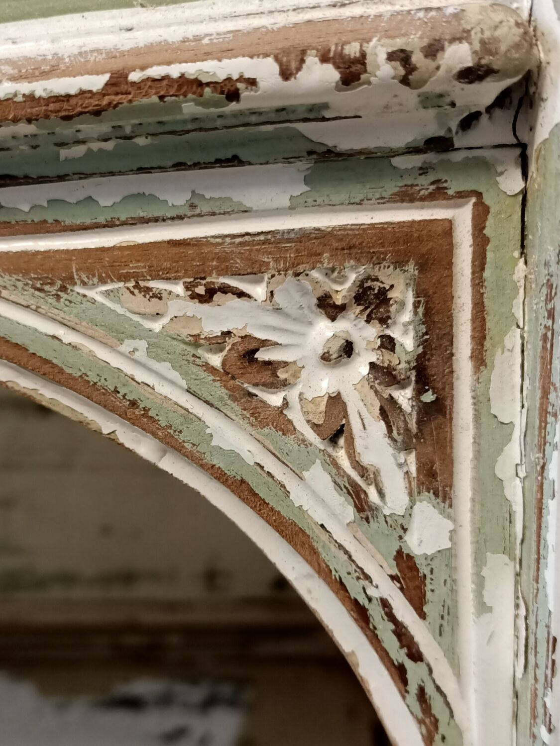 Patinated buffet service