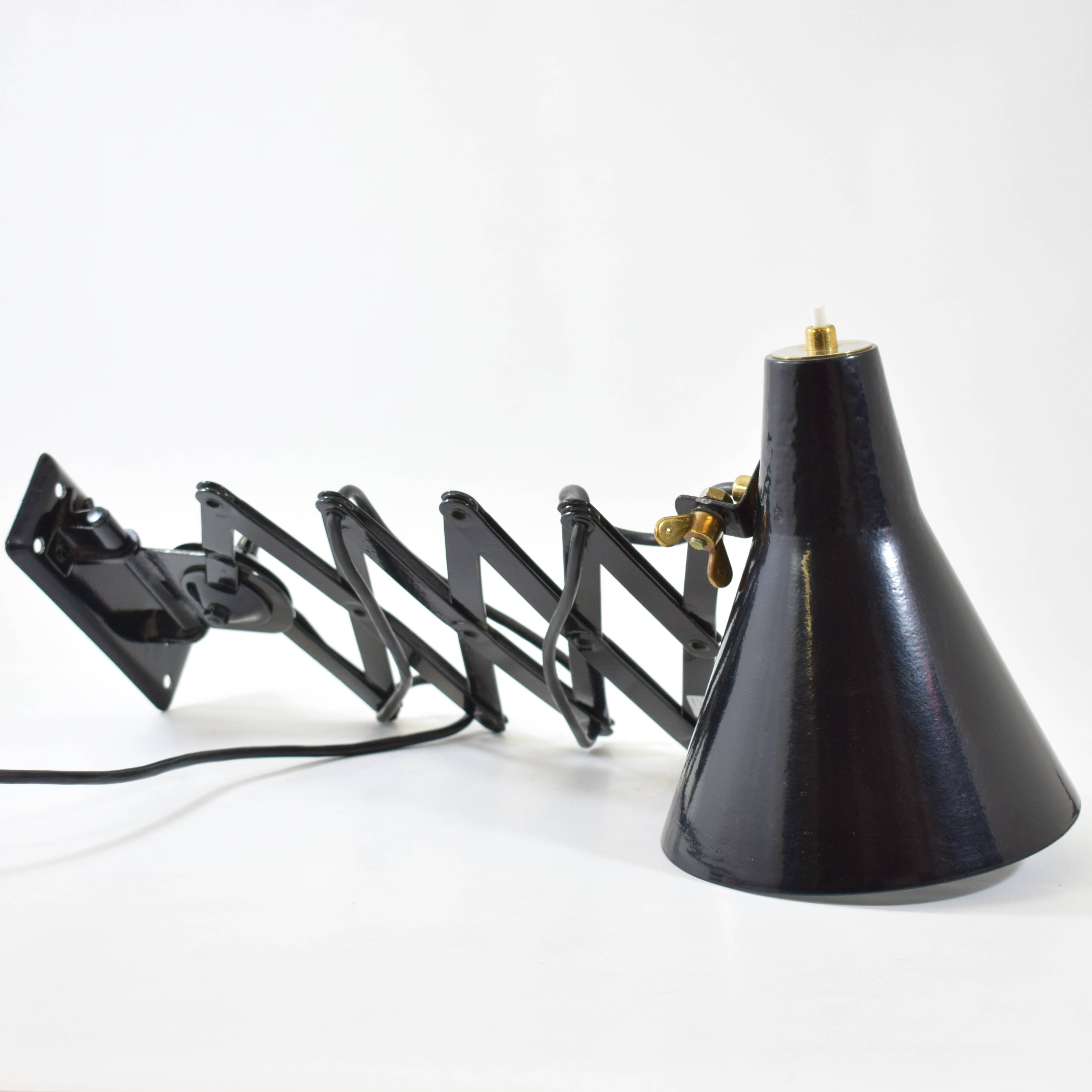 Vintage industrial extendable wall lamp