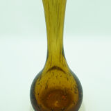 Vase en verre jaune avec détails bulles