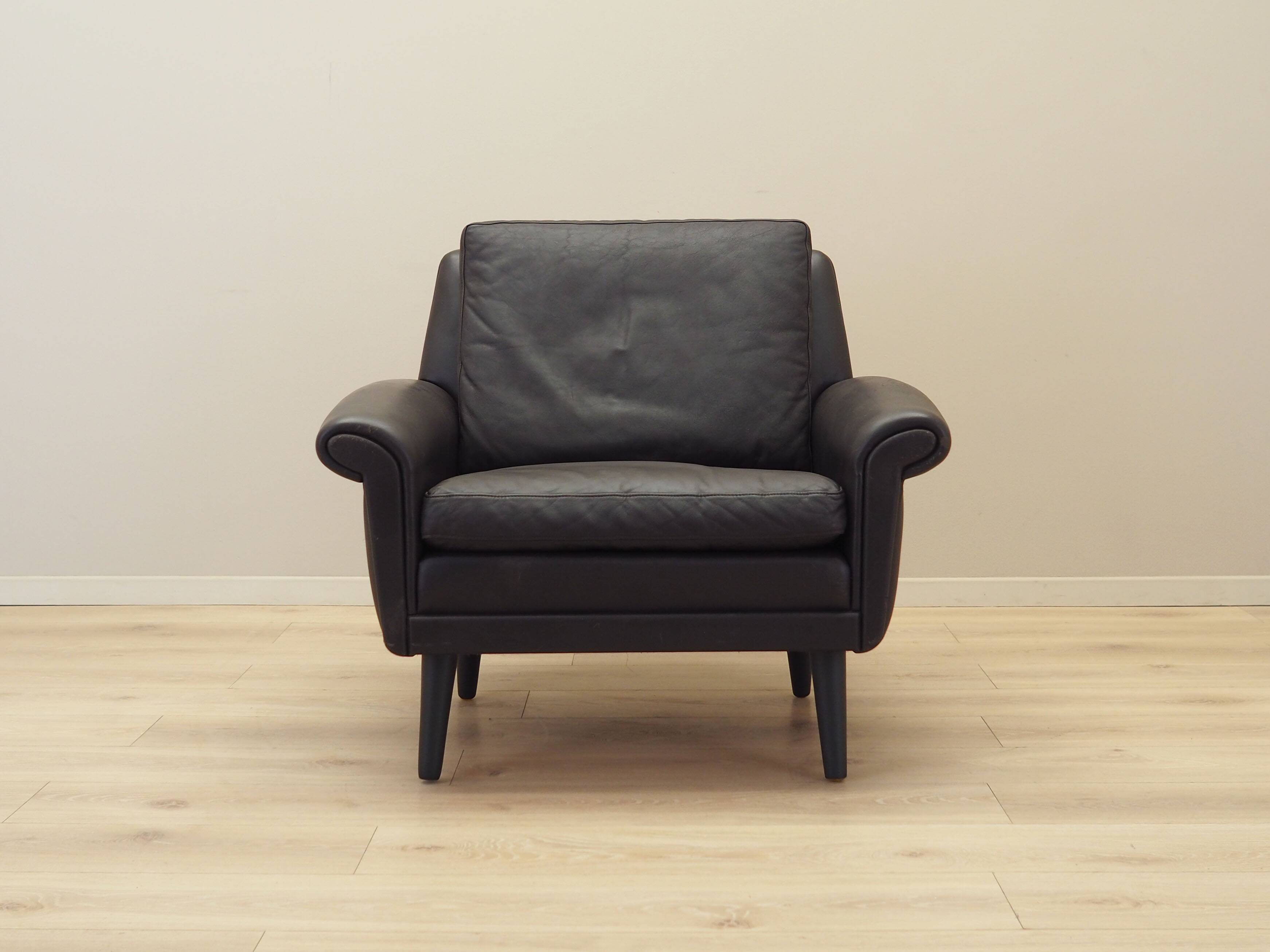 Fauteuil en cuir marron, design danois, années 1960, designer : Aage Christiansen.