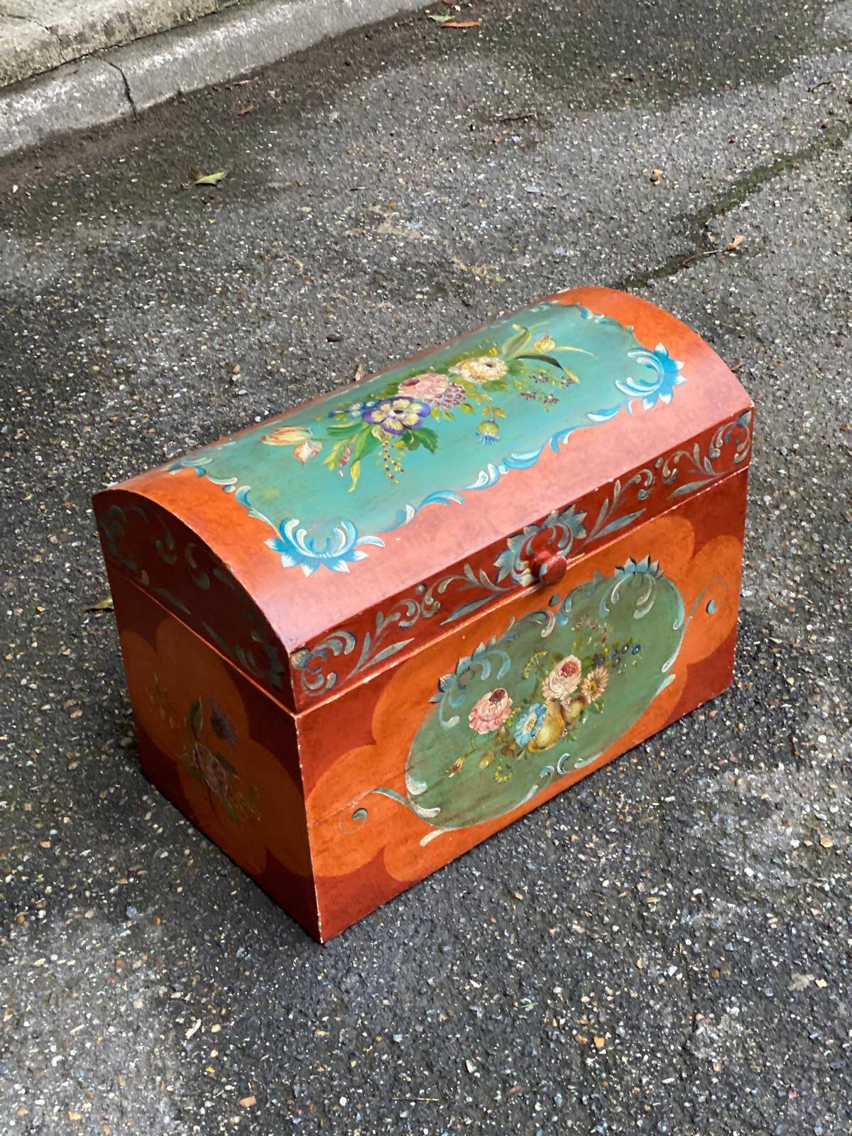 Small Chinese orange wooden flowered jewelry box