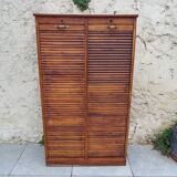 Double curtain cabinet