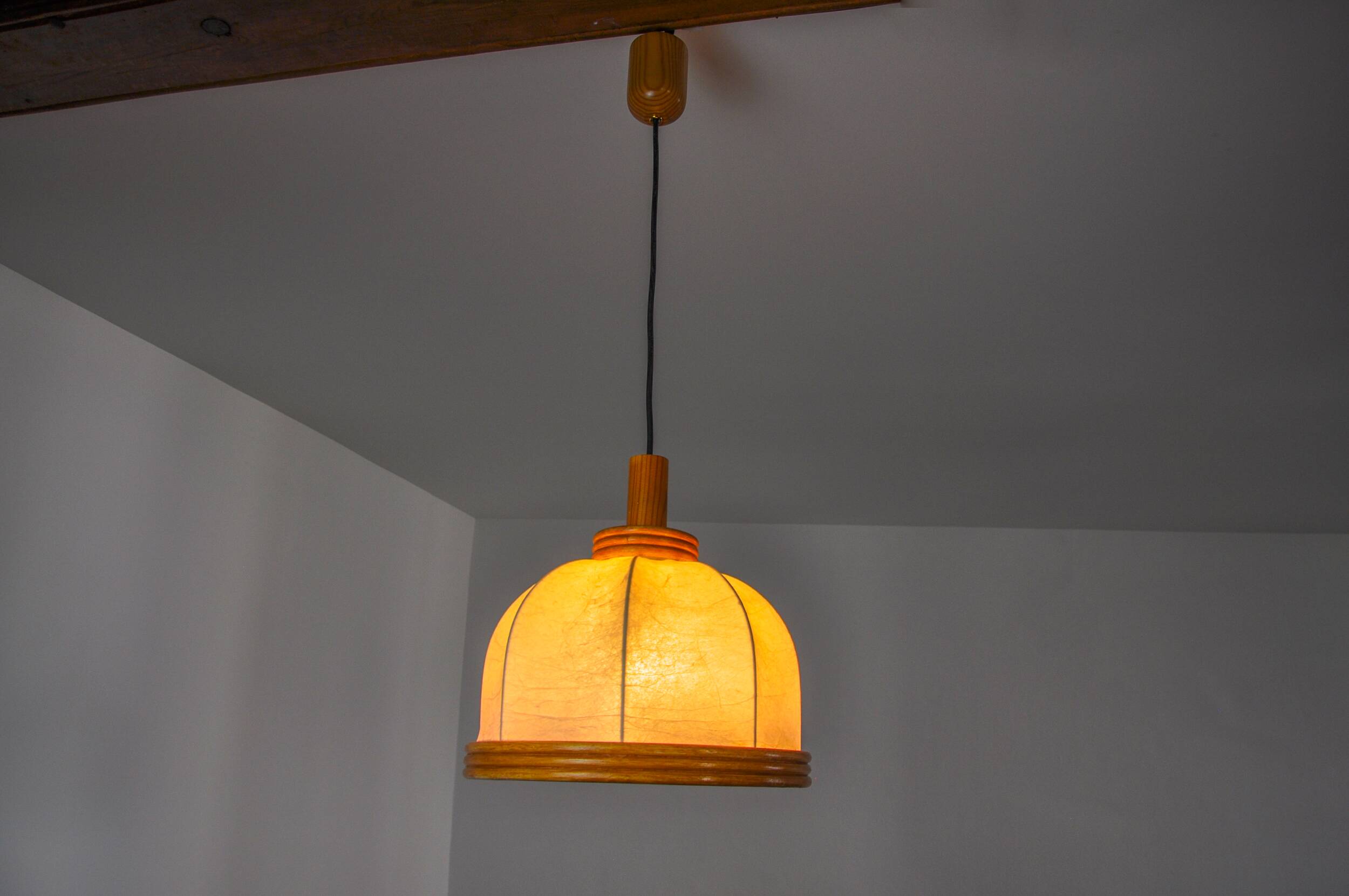 "Cocoon" pendant light, resin and pine, Italy, 1970