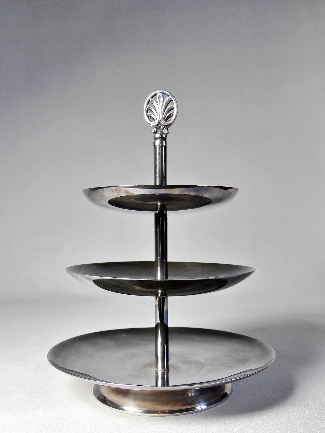 Small mute servant in vintage/old silver metal with 3 trays