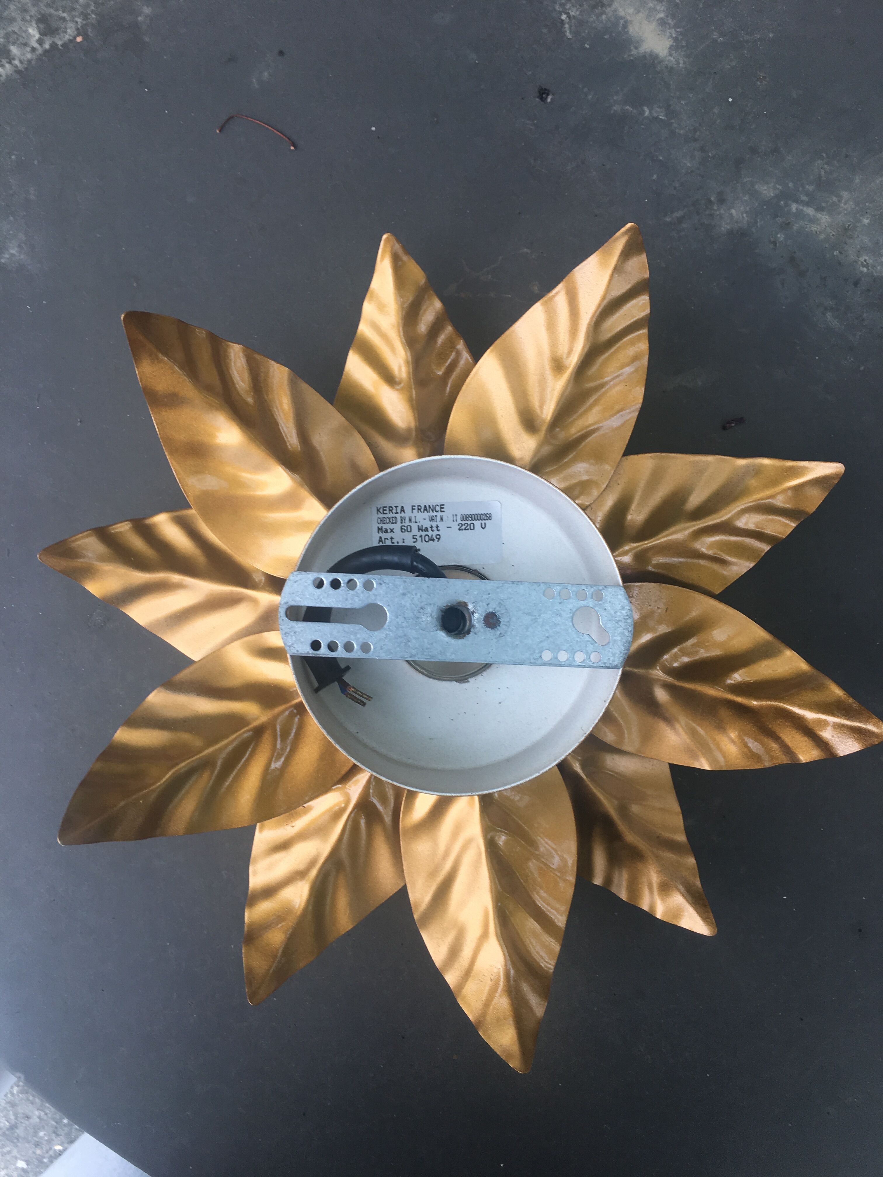 Wall light gold metal flower