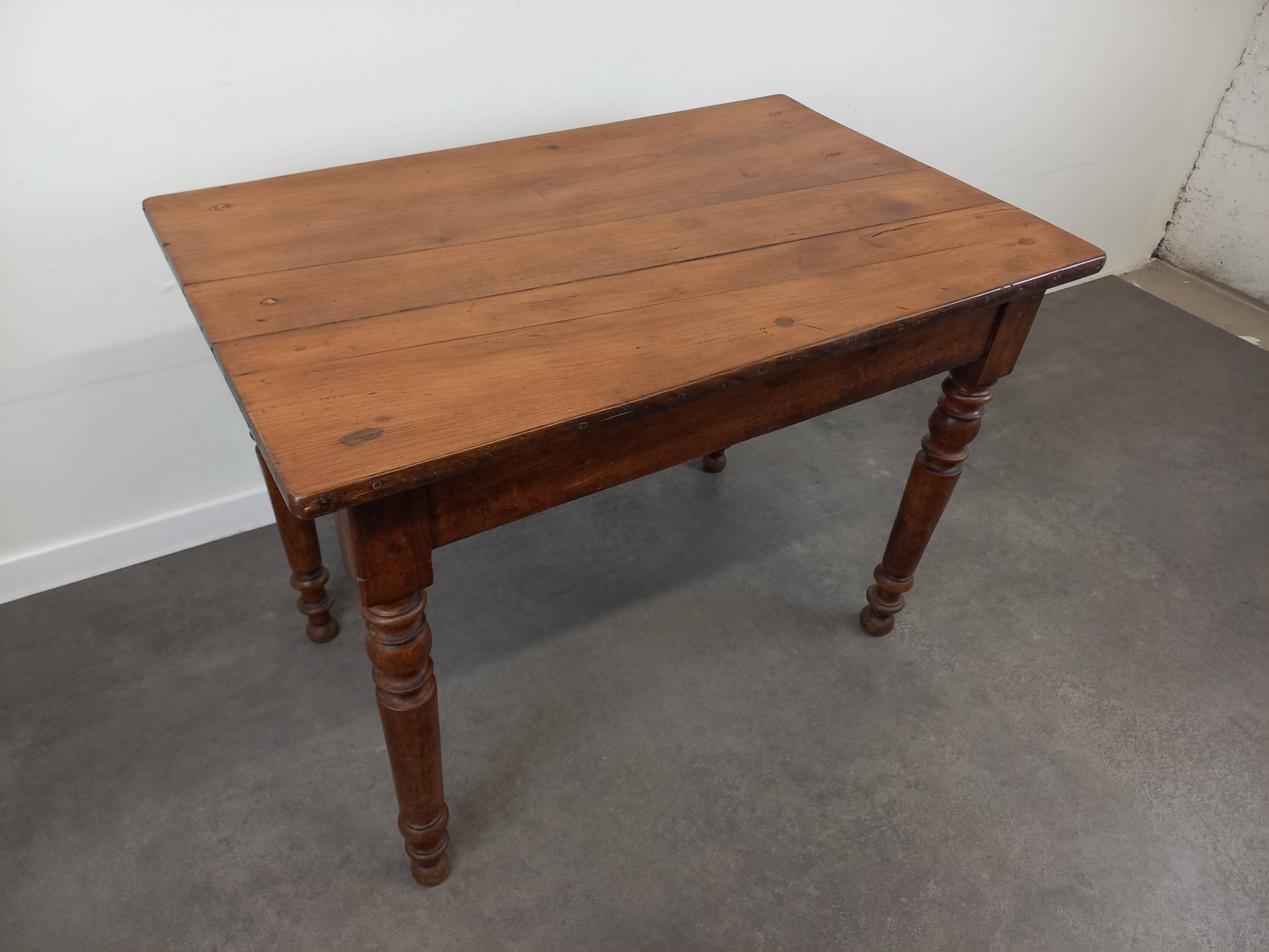 Table bistrot en noyer