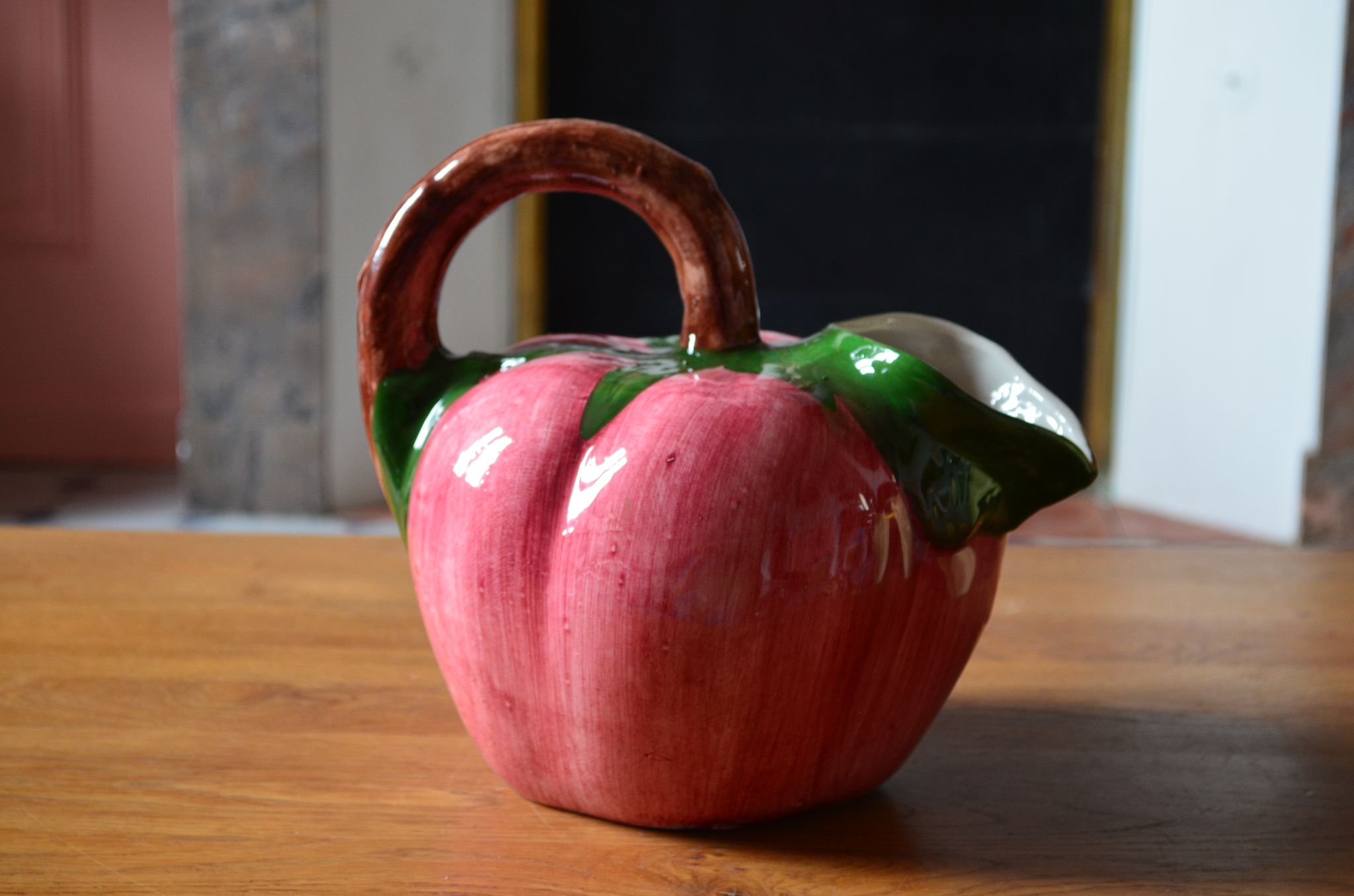 Carafe en barbotine italienne
