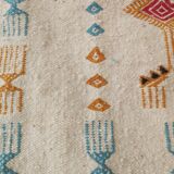 Tapis kilim blanc à motifs berbères multicolores 109x63cm