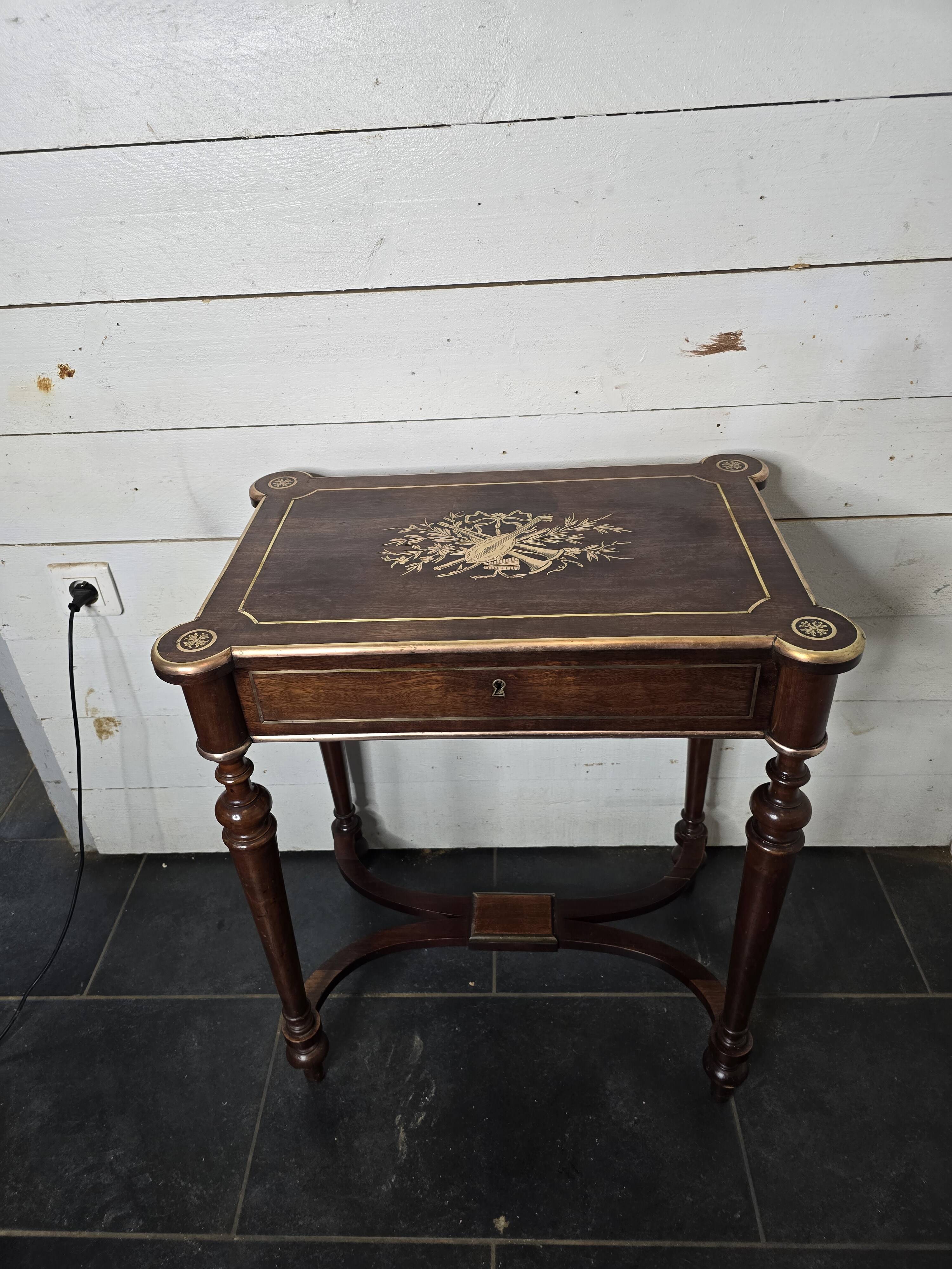 Napoleon III mahogany dressing table