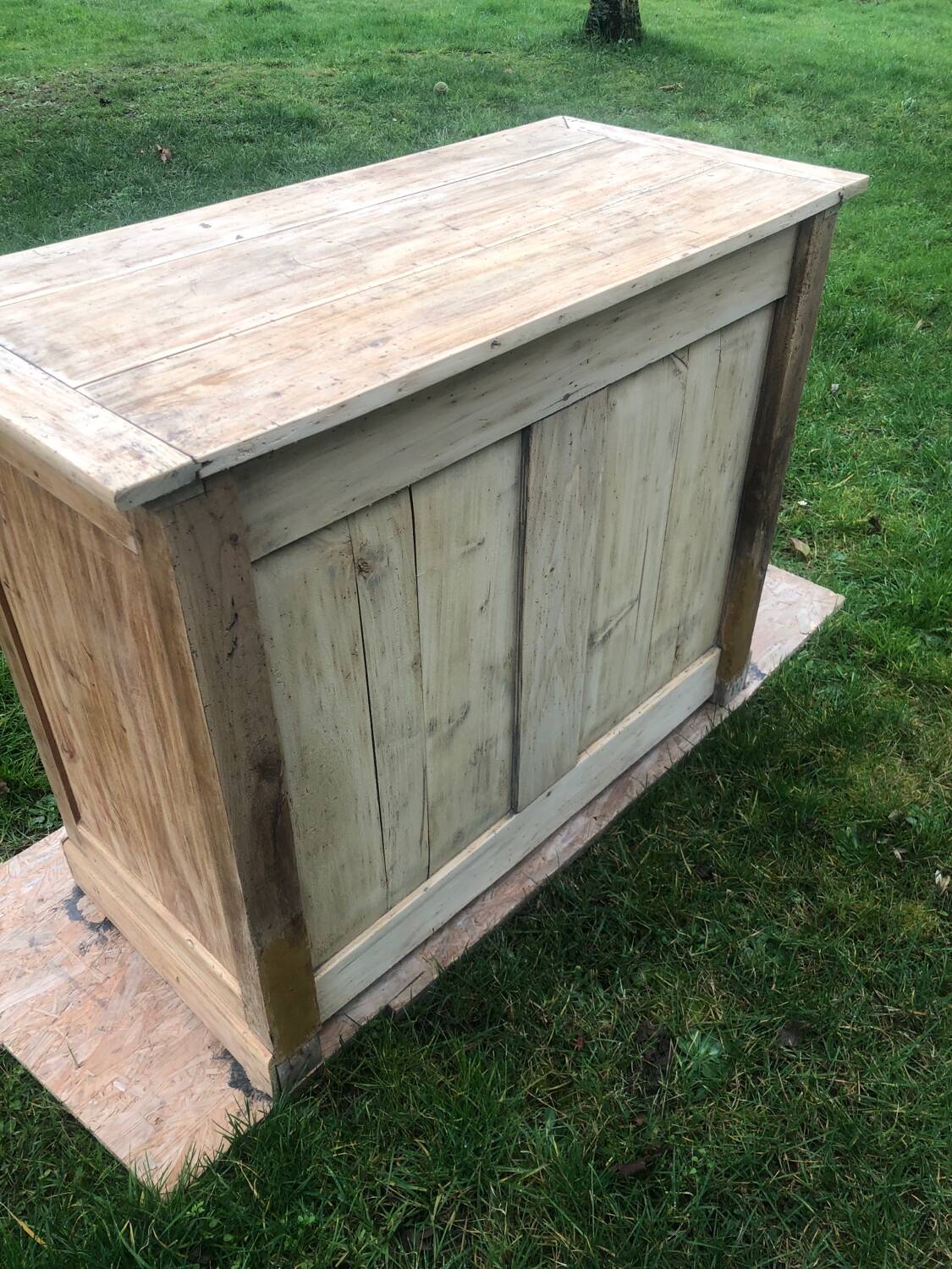 Vintage wooden chest of drawers