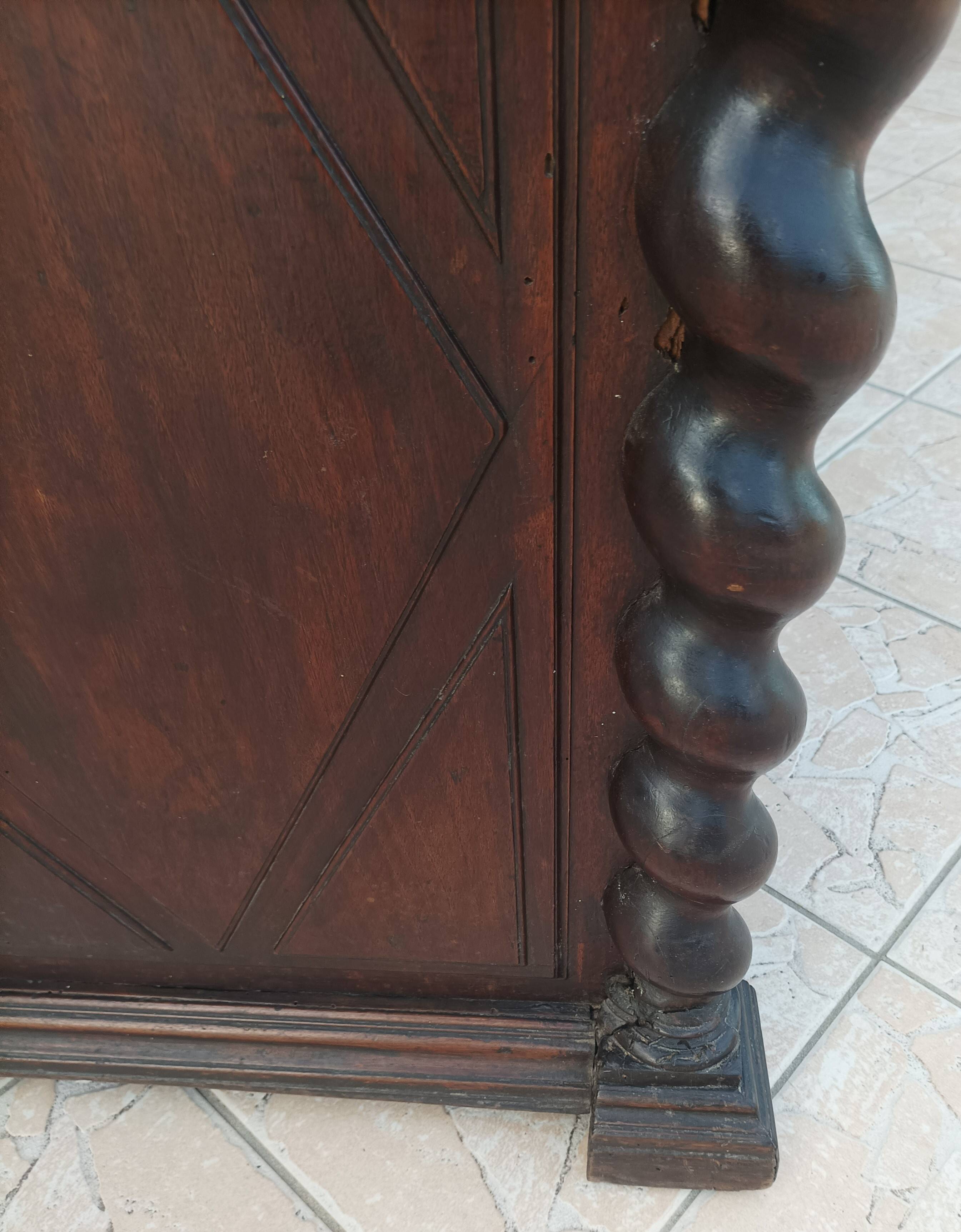 Buffet Louis XIII en noyer