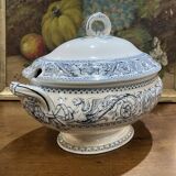 Important English Minton porcelain soup tureen, Florentine pattern