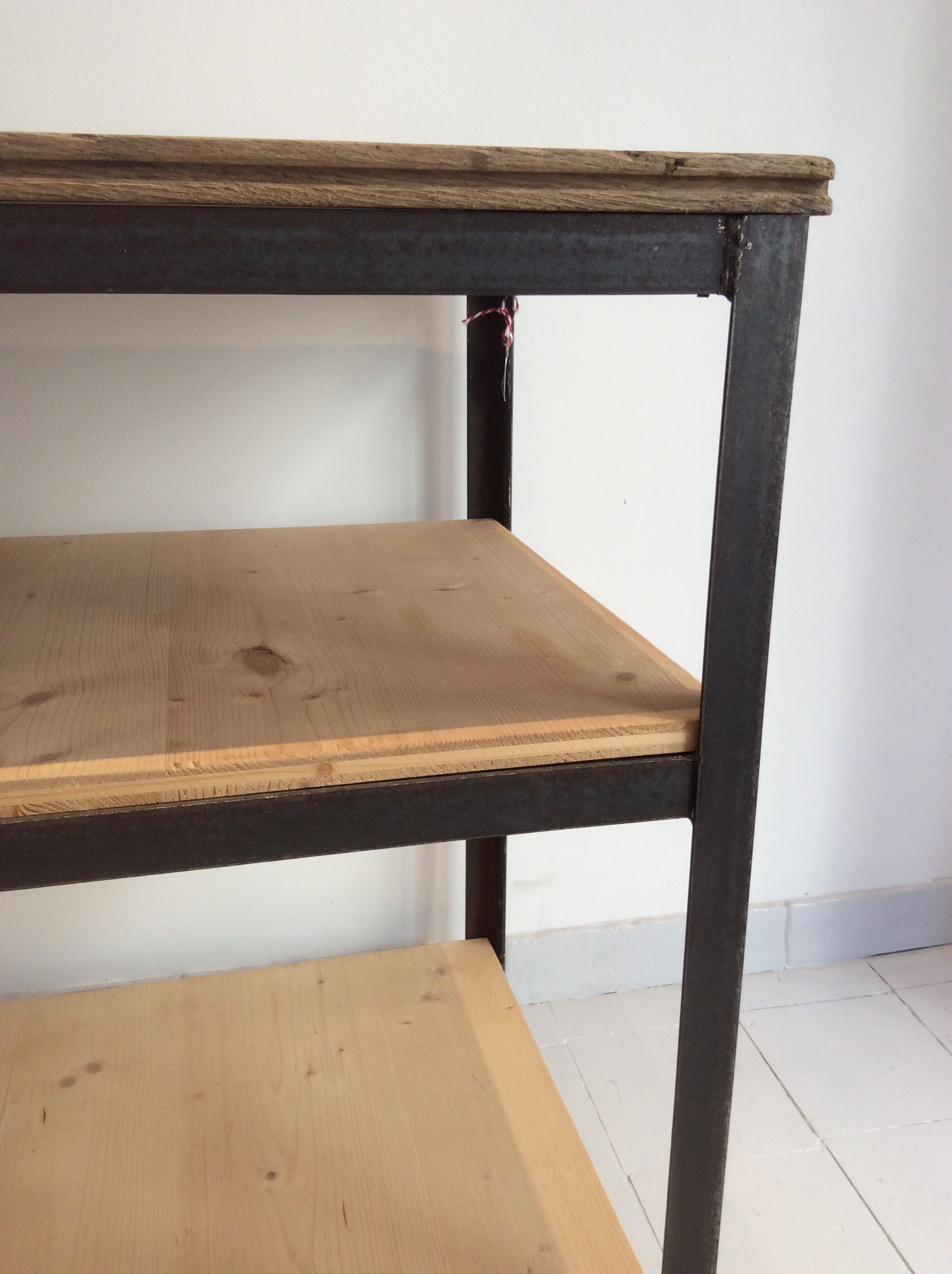 Meuble d'atelier établi en fer et bois