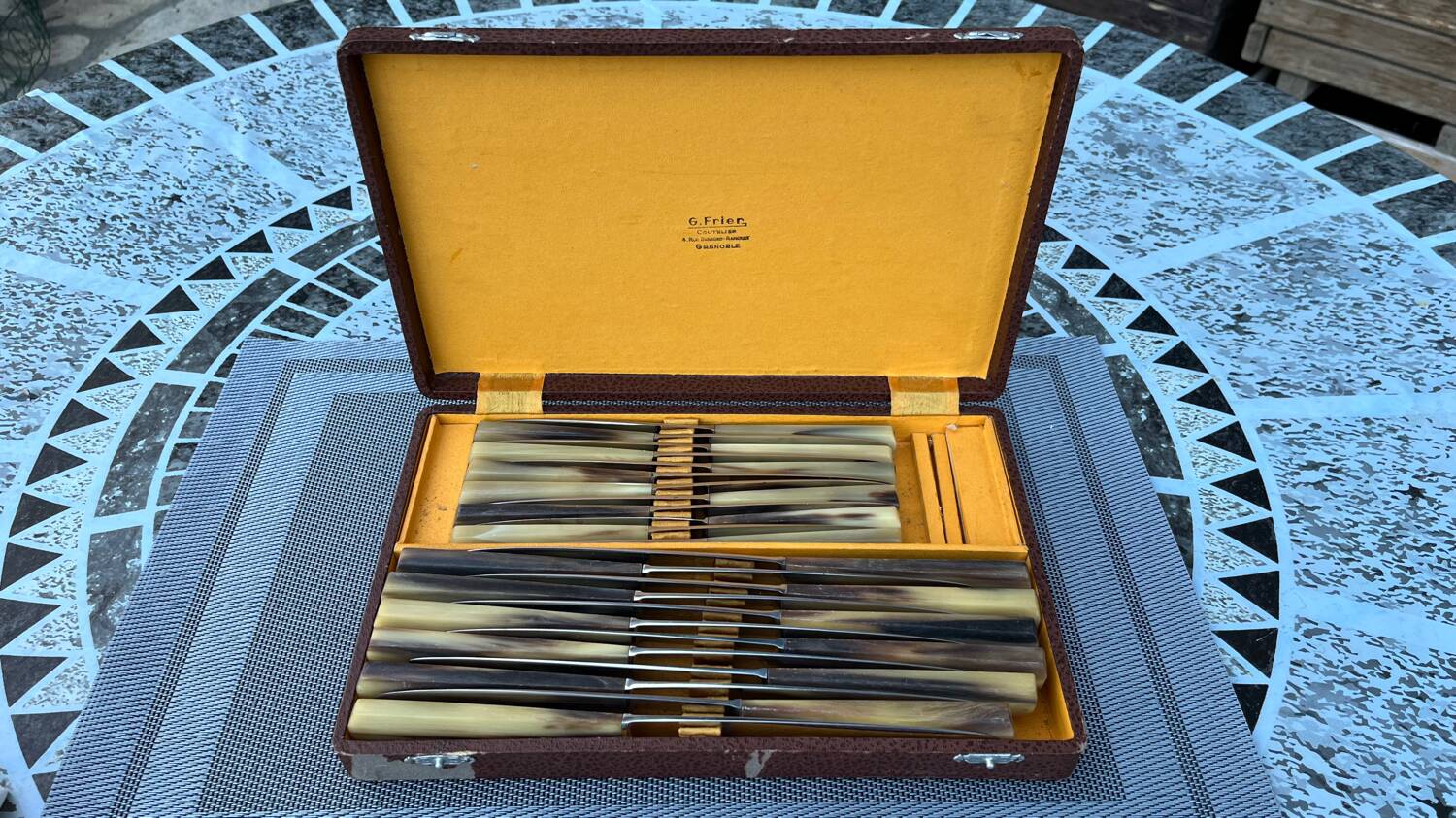 Box of 12 table knives and 12 vintage cheese knives