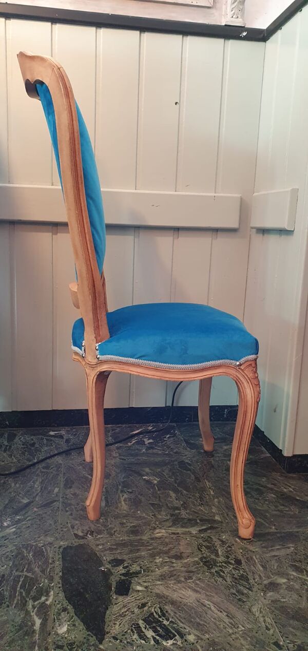 Chaise bleue