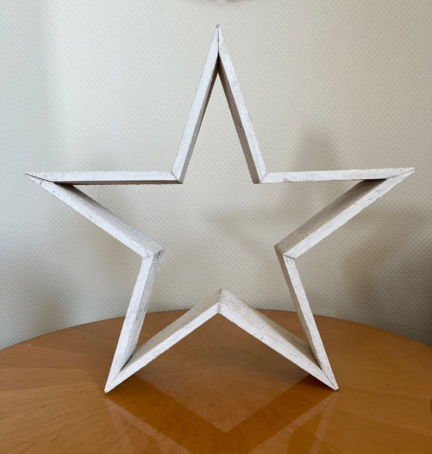 Old wooden star white patina
