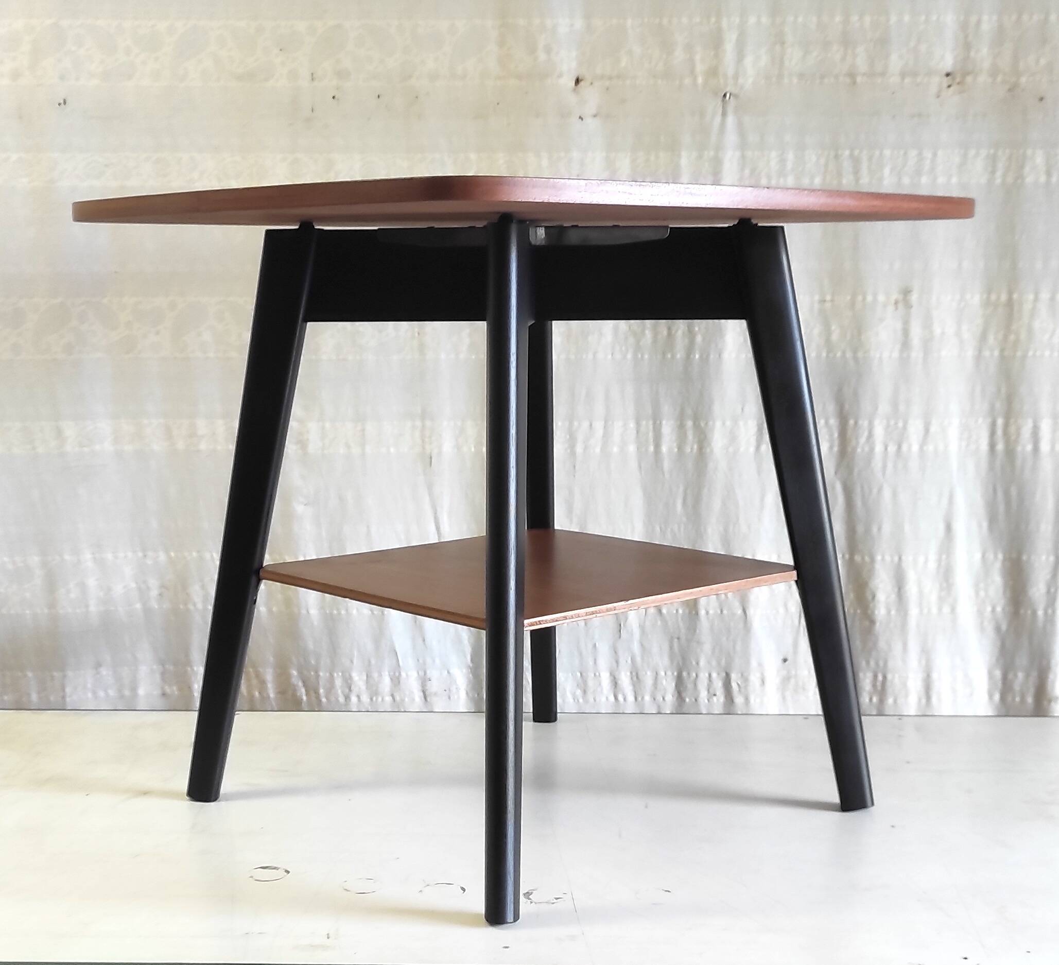 Modernist side table in wood, mid-20th century.