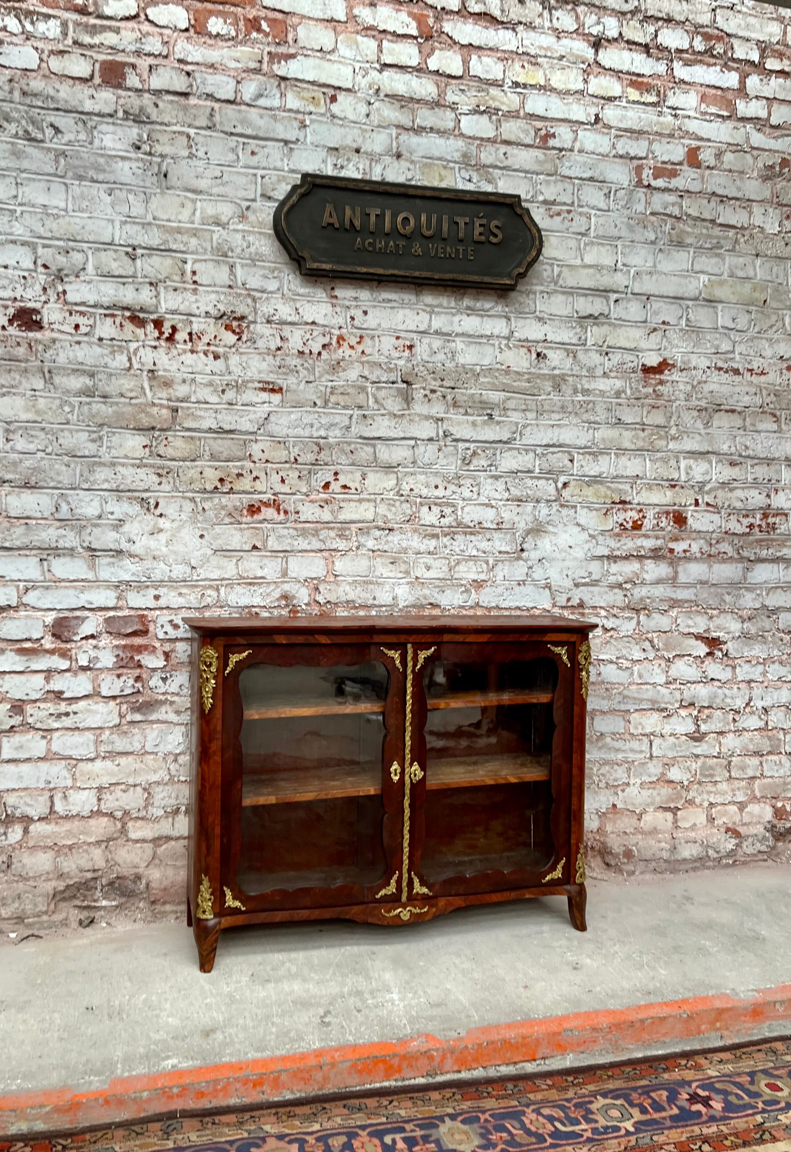 Low showcase in rosewood veneer of the regency xviii th century