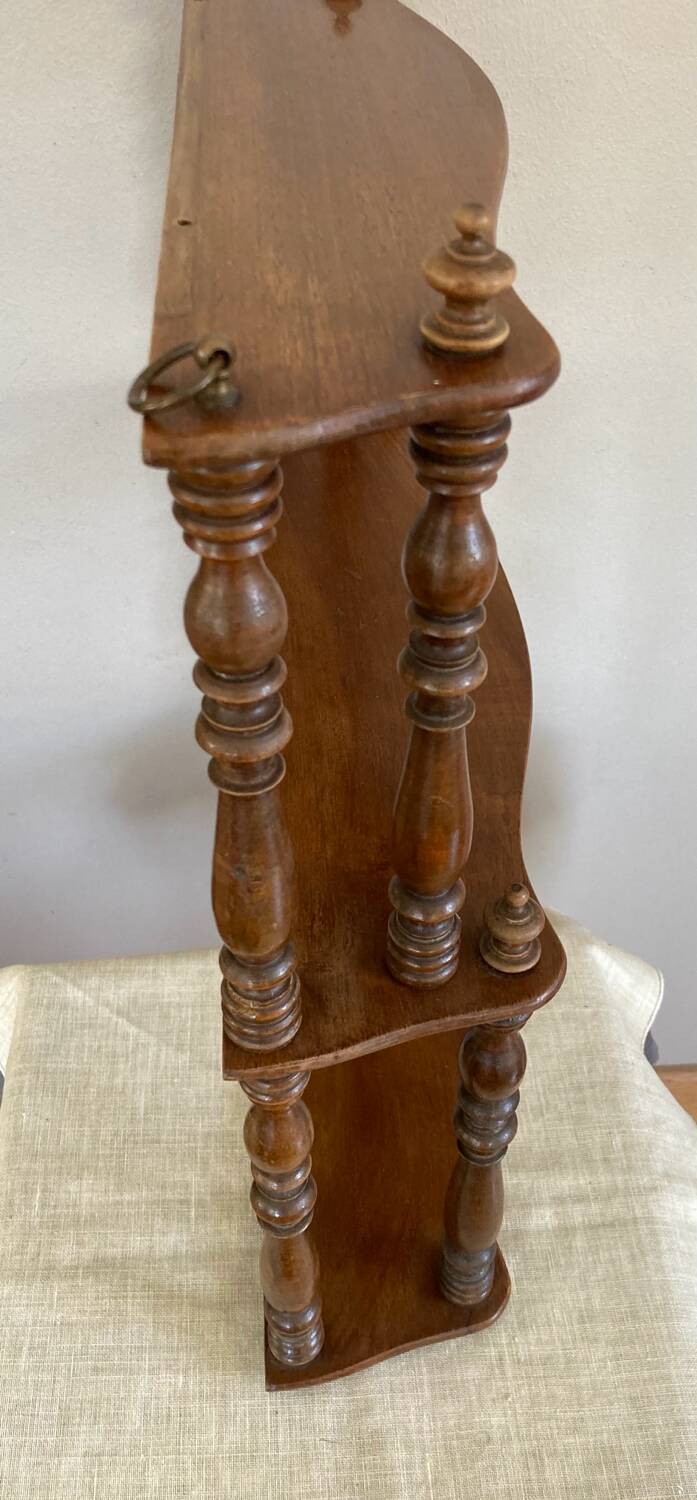 Étagère murale Napoleon III en Noyer époque XIXe