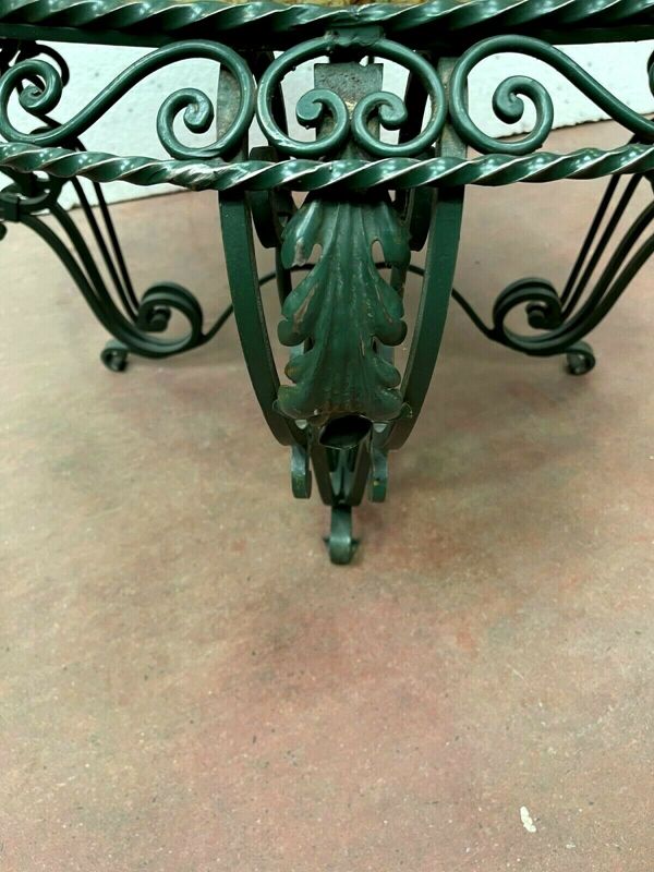 Table ronde de salon en fer forgé et marbre XX siècle