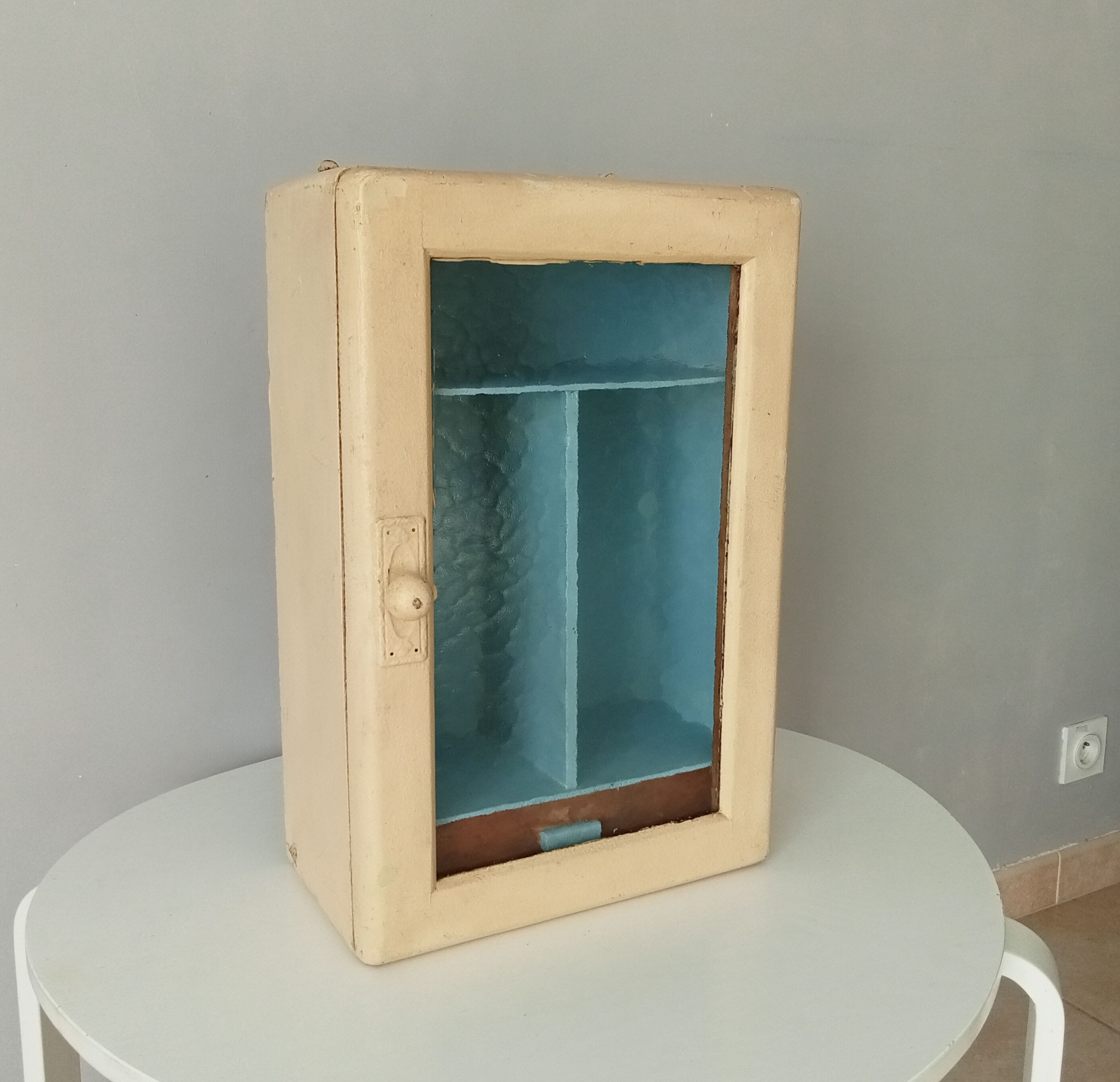 Glass medicine cabinet 50s