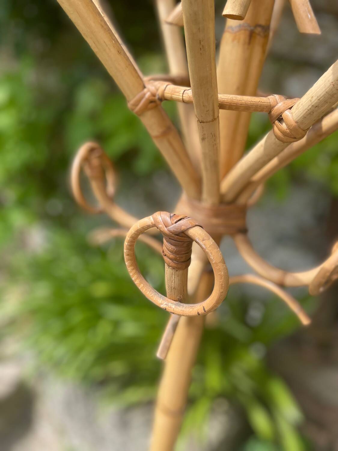 Rattan parrot coat rack 70'