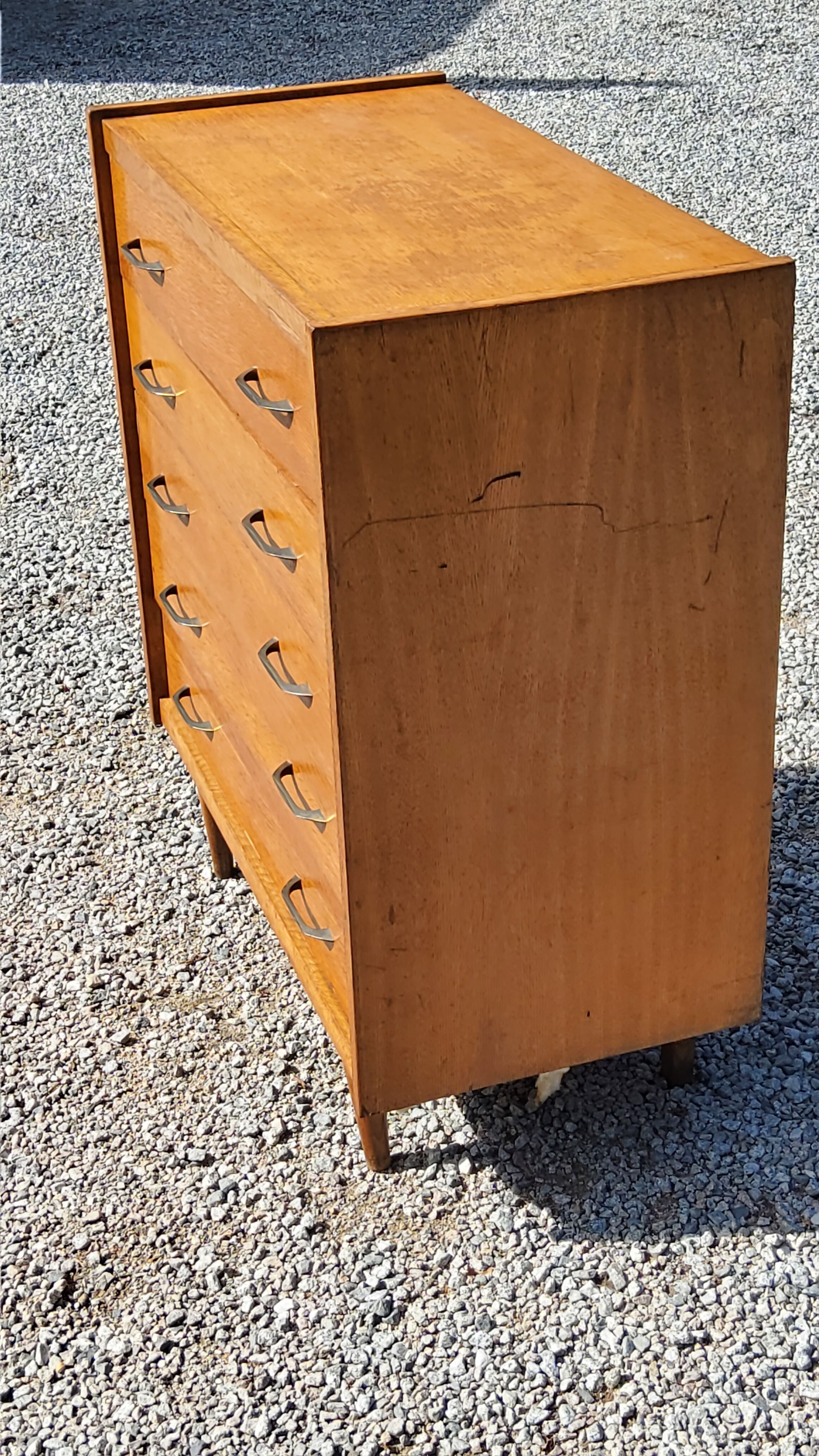 Chest of drawers of the 50s in golden blond oak 5 drawers conical feet