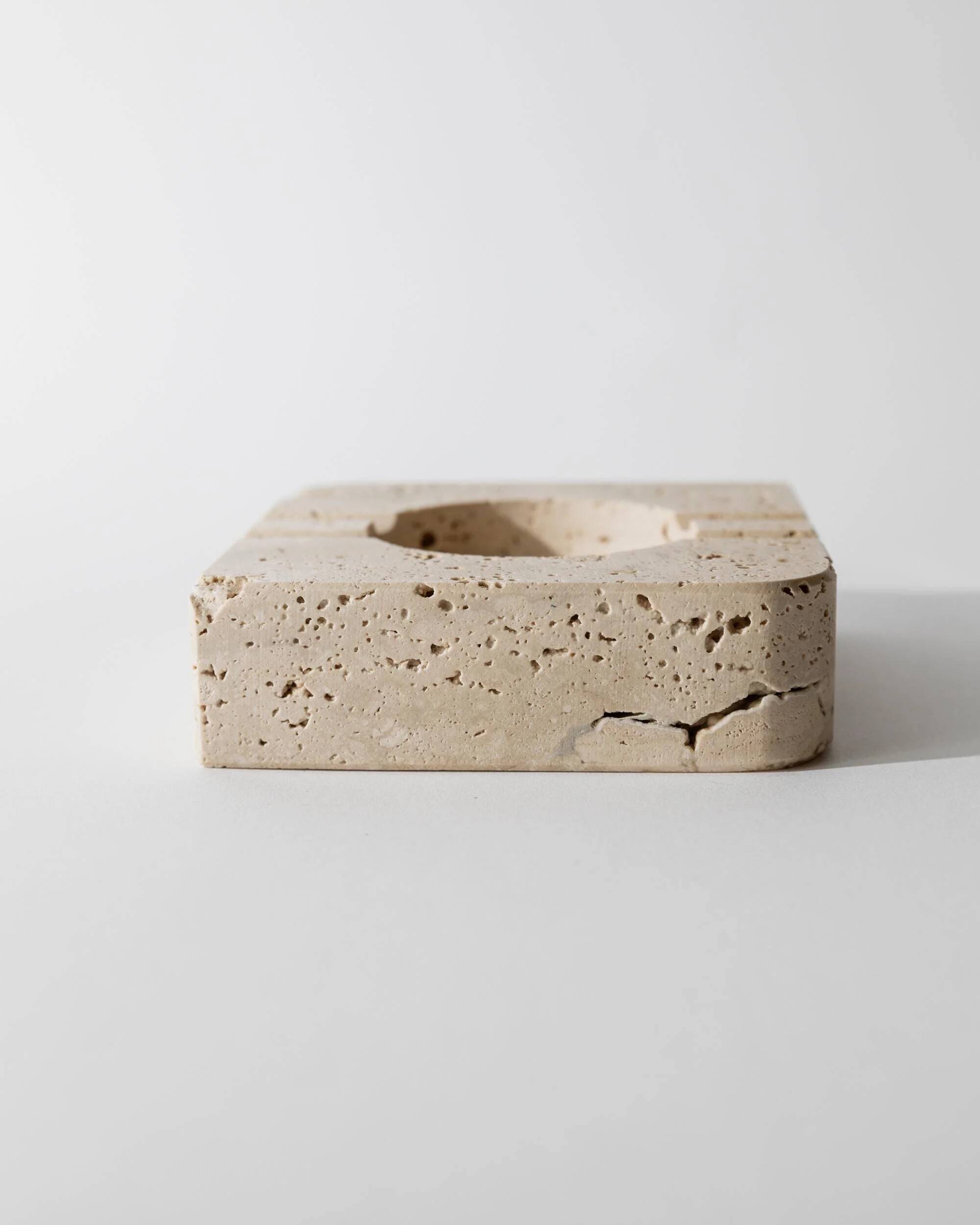 Vintage alabaster ashtray from the 1960s, beige stone, mid-century design, San Gimignano, Italy.