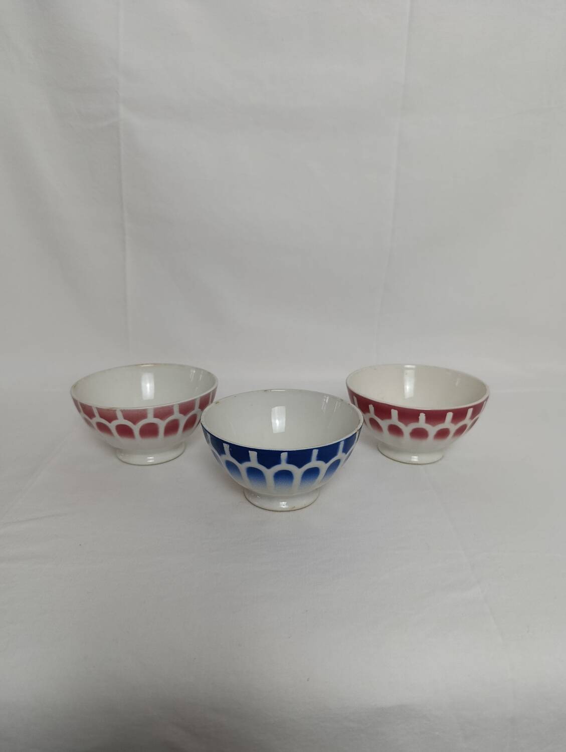 Facet bowl in the style of Moulin des Loups / St Amand