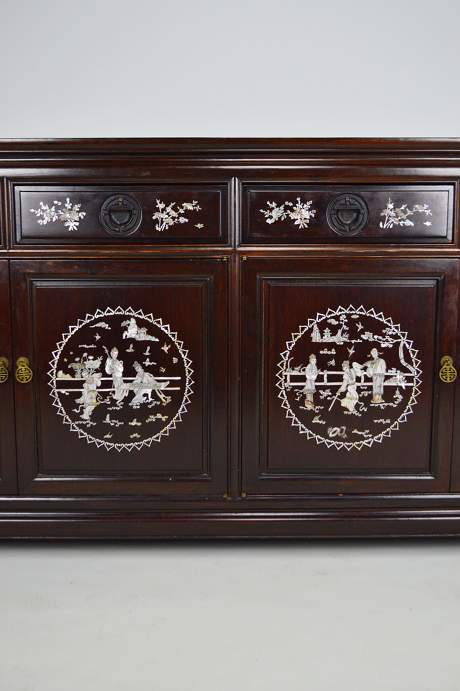 Enfilade en bois marqueté de nacre, asie, milieu xxe