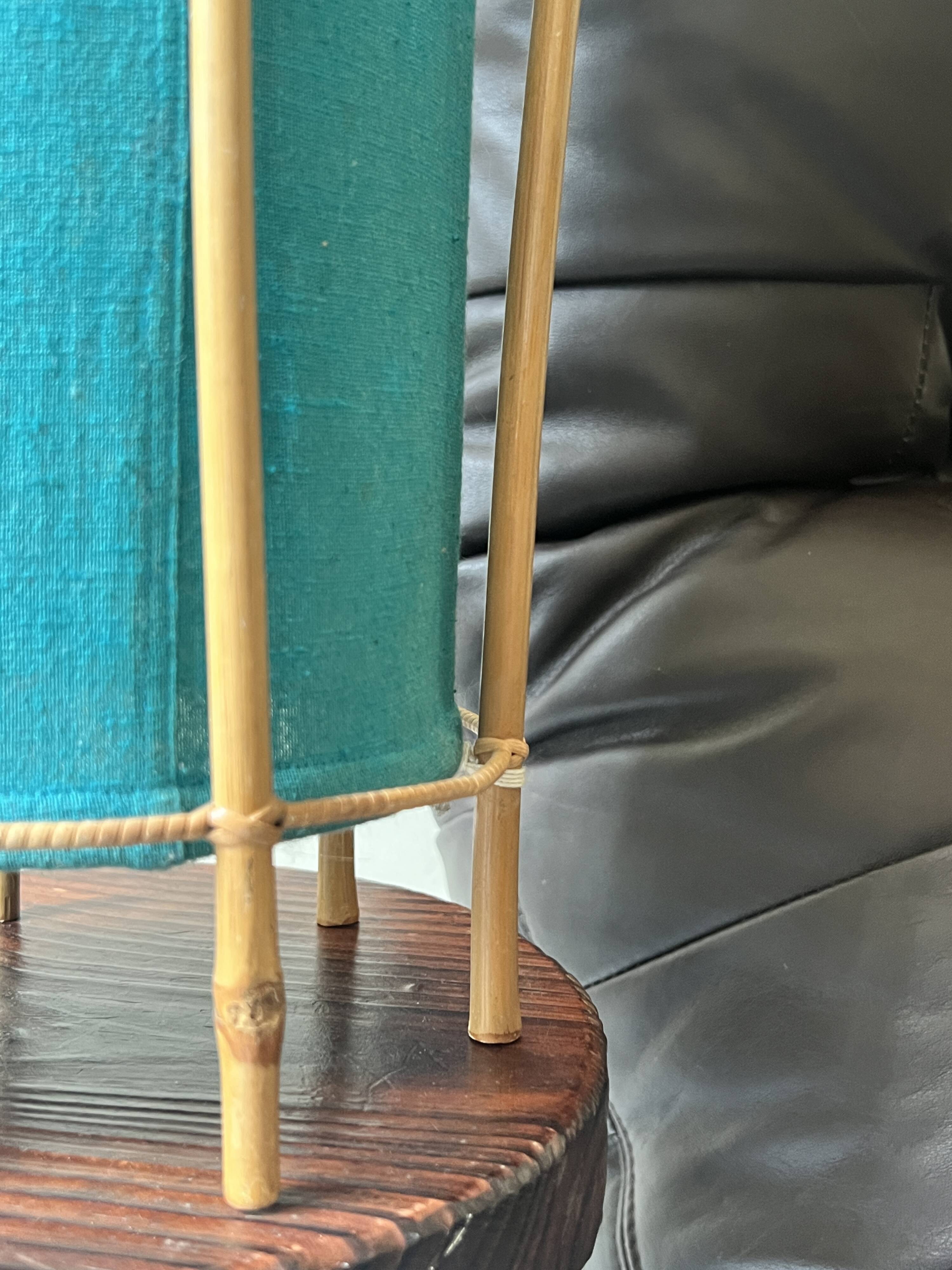 Lampe de table Louis Sognot en bambou et coton, France années 1960