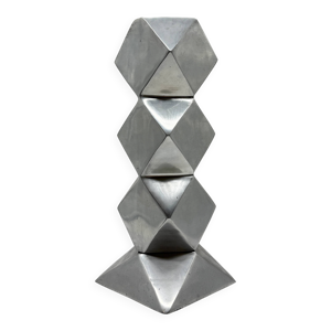 Vase sculptural en fonte