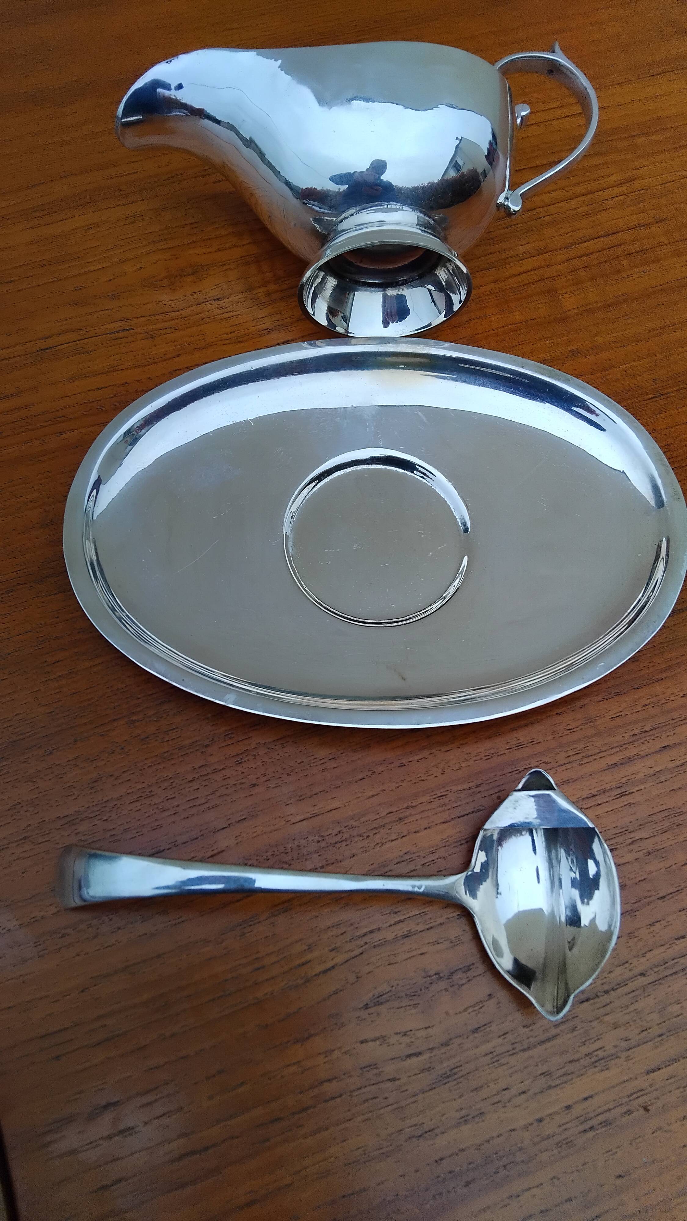 Vintage silver-plated metal sauce boat tableware