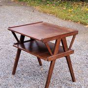 Table d’appoint vintage des années 50 en hêtre chêne et peuplier pieds compas